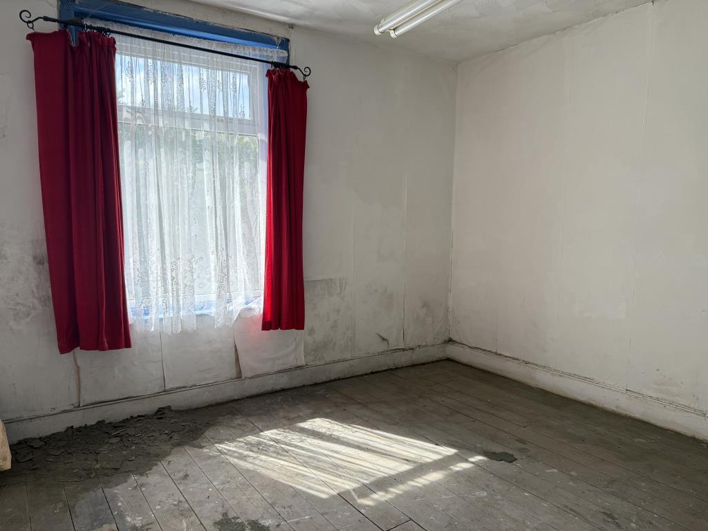 Lot: 83 - TWO-BEDROOM SEMI-DETACHED HOUSE FOR IMPROVEMENT - Bedroom One